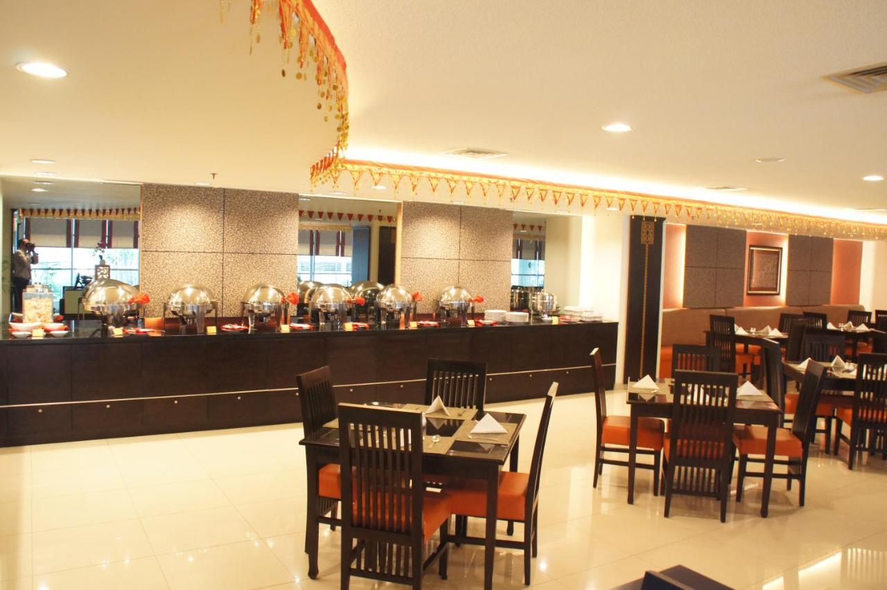 Horison Balairung Yakarta Exterior foto